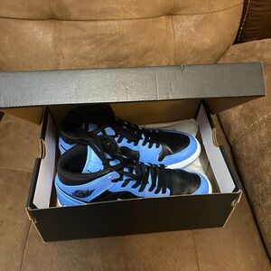 Nike Air Jordan 1 University Blue